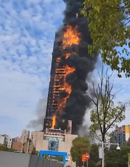 起火的長(zhǎng)沙電信大樓，10天前剛發(fā)布消防維修招標(biāo)公告…