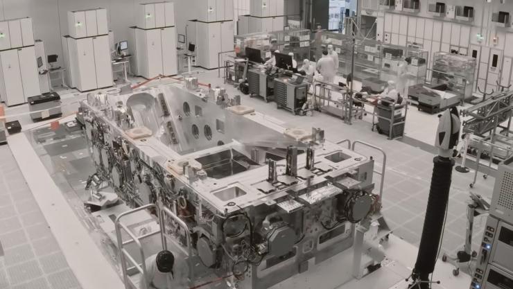 開箱視頻曝光！英特爾高調(diào)曬出ASML新一代High-NA EUV，單臺(tái)售價(jià)超27億元！