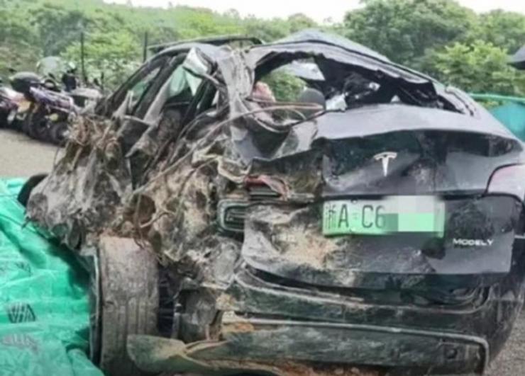 時速120墜崖，行車數(shù)據(jù)消失？特斯拉回應浙江金華車輛事故！
