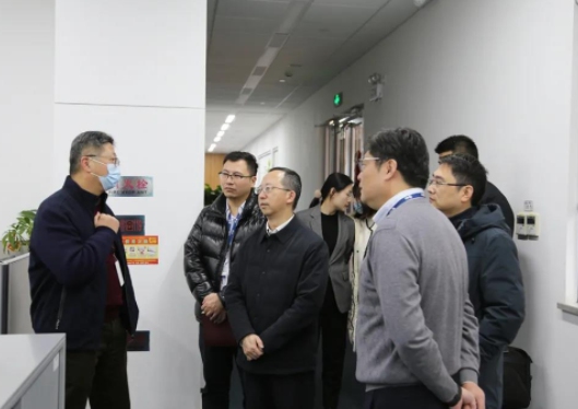 開工送祝福 聯(lián)和投資領導一行到兆芯走訪慰問