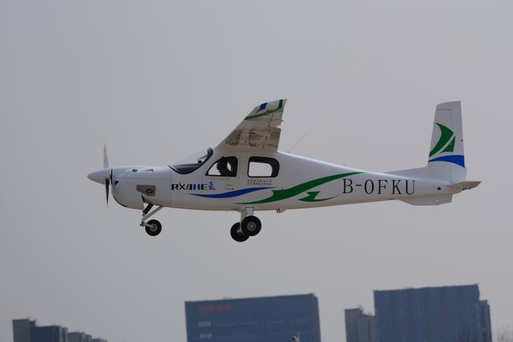 國內(nèi)首款氫內(nèi)燃機飛機驗證機首飛成功