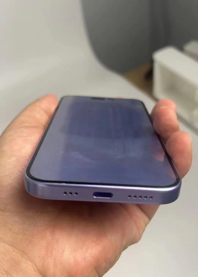 真機(jī)上手效果，iPhone 15 Pro 鋁板模型機(jī)曝光