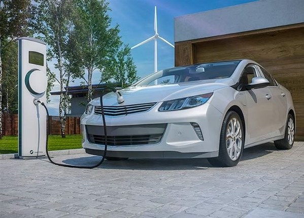 圖2：電氣化從電動(dòng)汽車延伸到充電站和可再生能源存儲(chǔ)