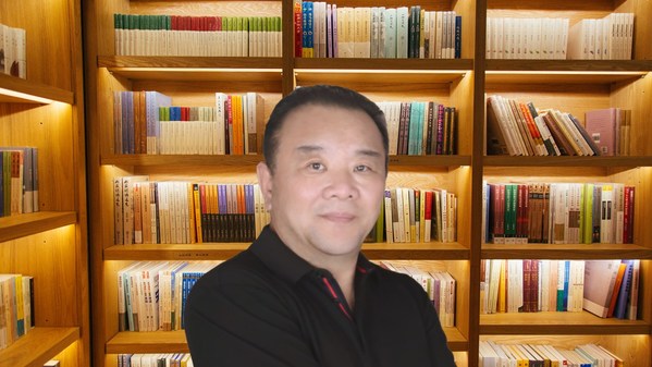 復(fù)旦大學(xué)新聞學(xué)院院長米博華在成立儀式上致辭