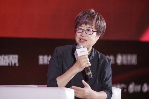 北京大學(xué)保護(hù)生物學(xué)教授、自然保護(hù)與社會(huì)發(fā)展研究中心執(zhí)行主任、山水自然保護(hù)中心創(chuàng)始人、2005年“中國(guó)青年女科學(xué)家獎(jiǎng)”獲得者呂植
