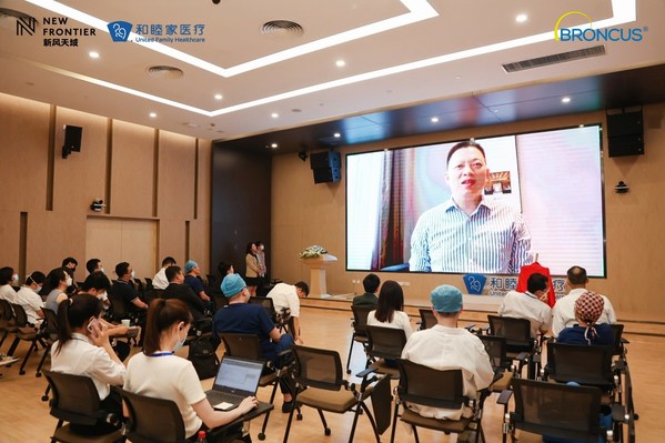 本次揭牌儀式高朋滿座，上海和睦家攜手堃博醫(yī)療，引入全球領(lǐng)先的“LungPro全肺導(dǎo)航系統(tǒng)”