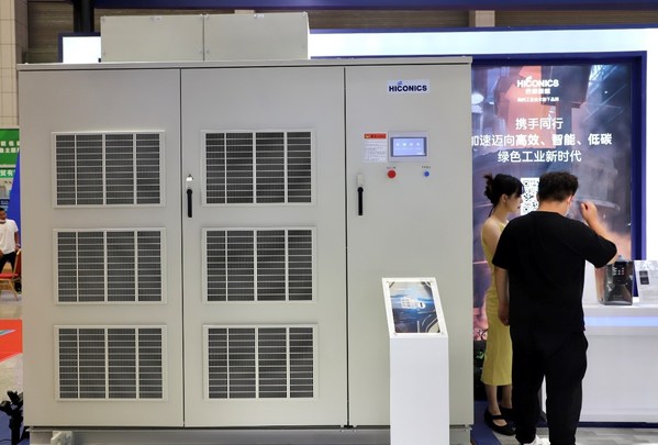 合康新能高壓變頻器、通用低壓變頻器等產(chǎn)品亮相