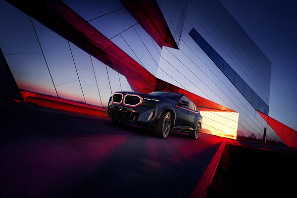 電動(dòng)旗艦創(chuàng)新純電動(dòng)BMW i7 M70L領(lǐng)銜，BMW大型豪華新能源車“天團(tuán)”將在成都車展上市