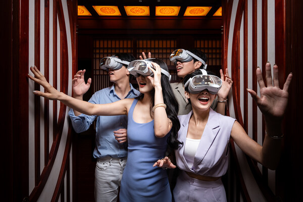VR體驗區(qū)使用了全球領(lǐng)先的VR全感技術(shù)、高度擬真的三維建模技術(shù)，以及最新的生成式人工智能技術(shù)（AIGC），構(gòu)建出生動逼真的唯美仙界、冰寒雪域、神秘宮殿等奇幻場景，全面調(diào)動玩家的五感六覺，讓玩家在實景空間充分代入劇情，在虛實結(jié)合中讓玩家的仙界之旅更顯驚險刺激。