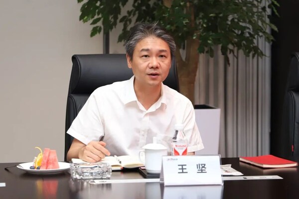 桐鄉(xiāng)市委副書記、市長王堅