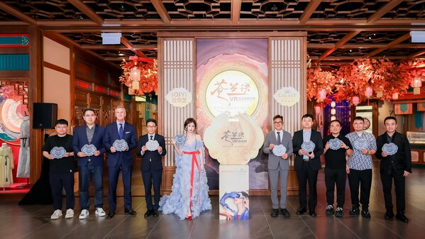（由左至右）8月9日，恒星引力董事長(zhǎng)王一栩、銀河娛樂(lè)集團(tuán)娛樂(lè)統(tǒng)籌高級(jí)副總裁姜力鐸、銀河娛樂(lè)集團(tuán)首席營(yíng)運(yùn)總監(jiān)—澳門(mén)祁嘉杰、澳門(mén)特別行政區(qū)政府旅游局代局長(zhǎng)程衛(wèi)東、演員虞書(shū)欣、澳門(mén)特別行政區(qū)政府文化局副局長(zhǎng)鄭繼明、愛(ài)奇藝高級(jí)副總裁張航、愛(ài)奇藝高級(jí)副總裁陳瀟、恒星引力總裁張宇成和X-META機(jī)遇時(shí)空董事長(zhǎng)兼CEO胡世輝共同出席「澳門(mén)銀河」《蒼蘭訣》VR沉浸式體驗(yàn)館開(kāi)幕儀式。