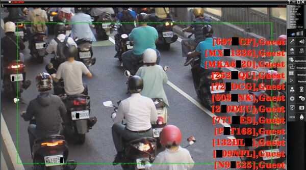 即便多輛車(chē)在行駛，該系統(tǒng)依然能夠準(zhǔn)確識(shí)別