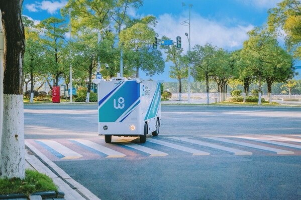 文遠(yuǎn)知行W5無(wú)人物流車(chē)在城市開(kāi)放道路運(yùn)營(yíng)