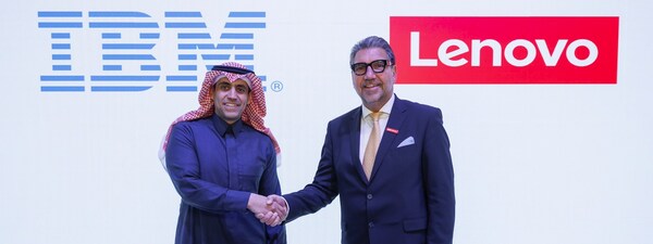 IBM 沙特阿拉伯地區(qū)副總裁 Ayman AlRashed（左）和聯(lián)想集團(tuán)副總裁、基礎(chǔ)設(shè)施方案業(yè)務(wù)集團(tuán)EMEA總裁 Giovanni Di Filippo（右）出席在沙特阿拉伯首都利雅得舉行的 LEAP 2025 會(huì)議。（圖片來(lái)源：IBM）