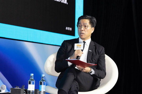 應科院署理行政總裁及首席營運官莊偉泉工程師于“香港特別行政區(qū)政府引進重點企業(yè)辦公室呈獻：科技驅(qū)動產(chǎn)業(yè)及經(jīng)濟大會”上介紹應科院的研發(fā)項目，藉此說明創(chuàng)新意念如何轉(zhuǎn)化成為可推出市場應用的商業(yè)解決方案。