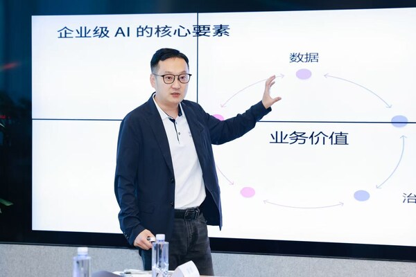 IBM大中華區(qū)技術銷售總經(jīng)理、首席技術官 翟峰