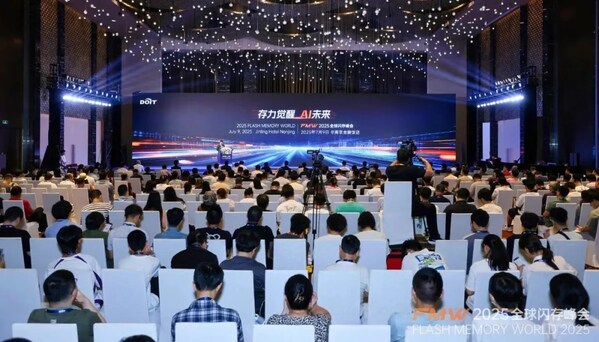 得瑞領(lǐng)新閃耀2025全球閃存峰會(huì)：D8000系列斬獲創(chuàng)新大獎(jiǎng)，強(qiáng)勢(shì)賦能AI時(shí)代數(shù)據(jù)基石
