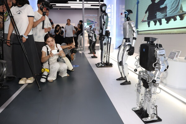 2025世界機器人大會期間，具身智能機器人4S店將作為重要的產(chǎn)業(yè)服務創(chuàng)新成果亮相。
